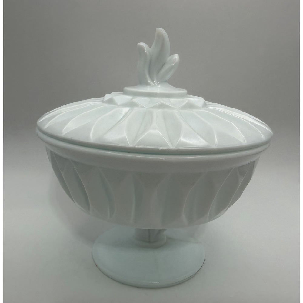 Vintage White Milk Glass Lidded Compote Bowl Vanity Dish Westmoreland Fenton ?
